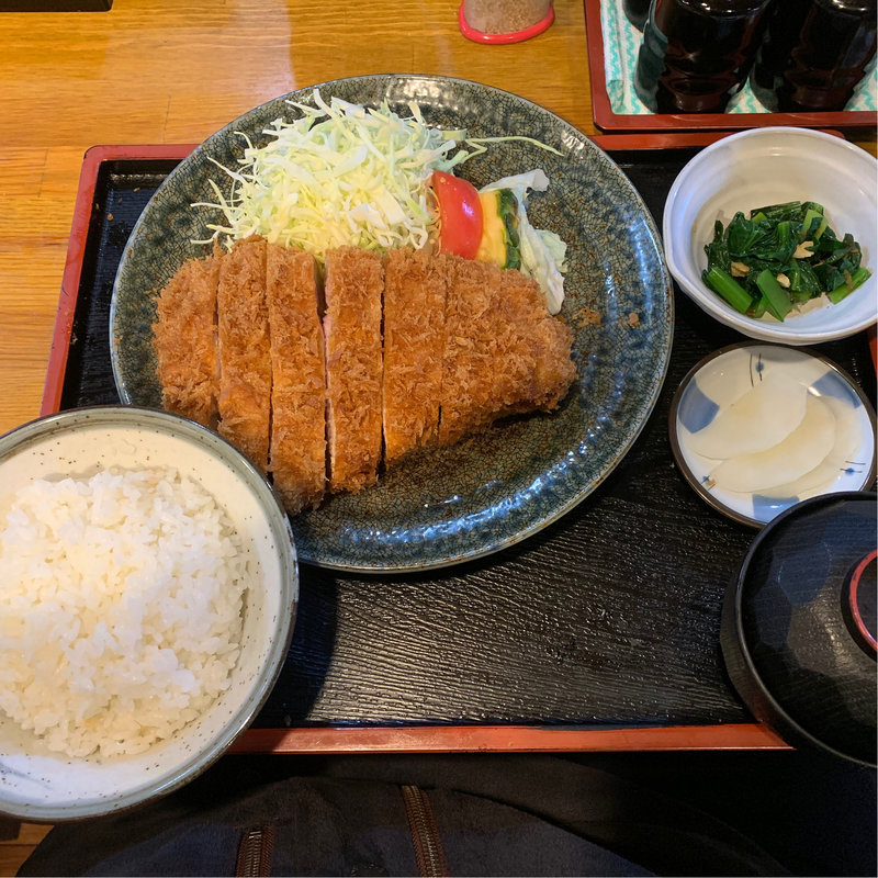 ロースかつ定食（ジャンボ300g）(とんかつ 美味小家 （うまごや）)