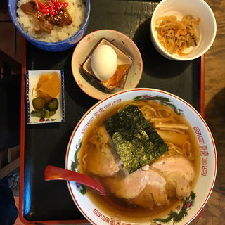チャーシュー麺と ミニ焼肉丼セット(むら重 )