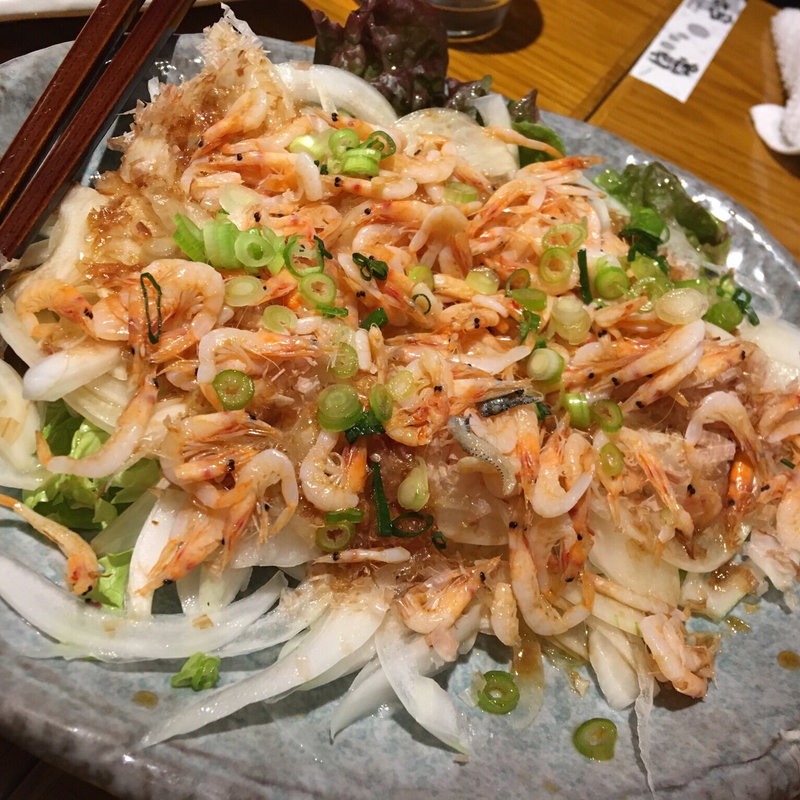 桜エビと玉ねぎのサラダ(茅場町居酒屋つまみ菜)