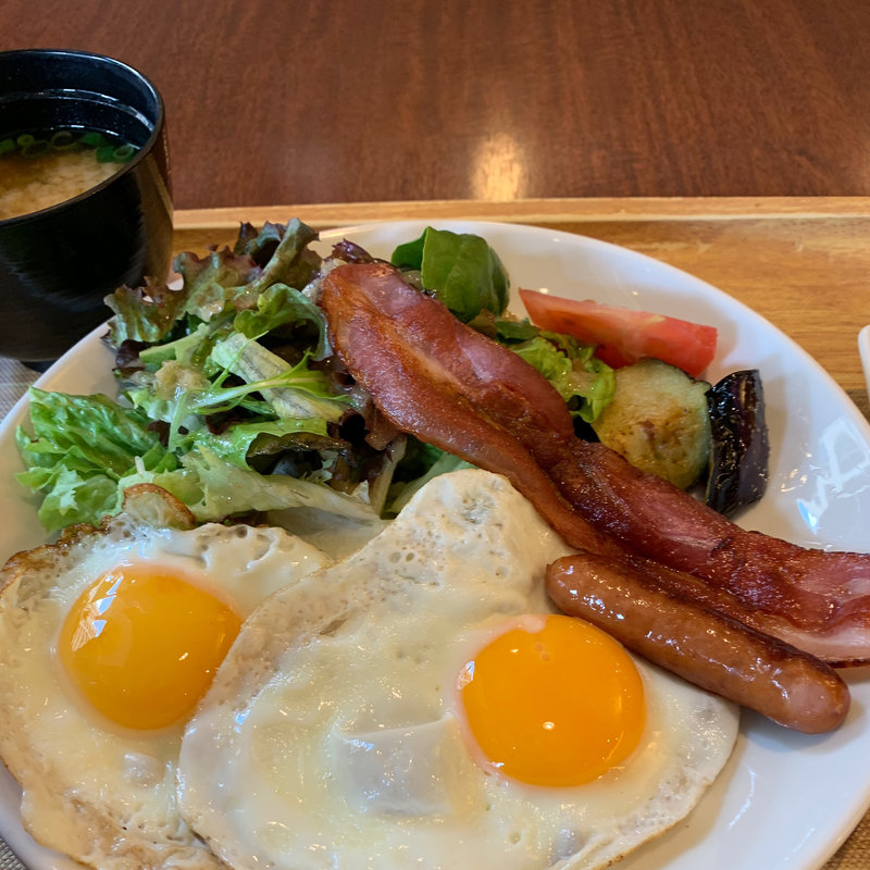 目玉焼き定食(ロイヤルホスト南薬院店)