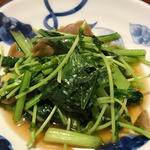 小松菜と豆苗のザーサイ炒め
