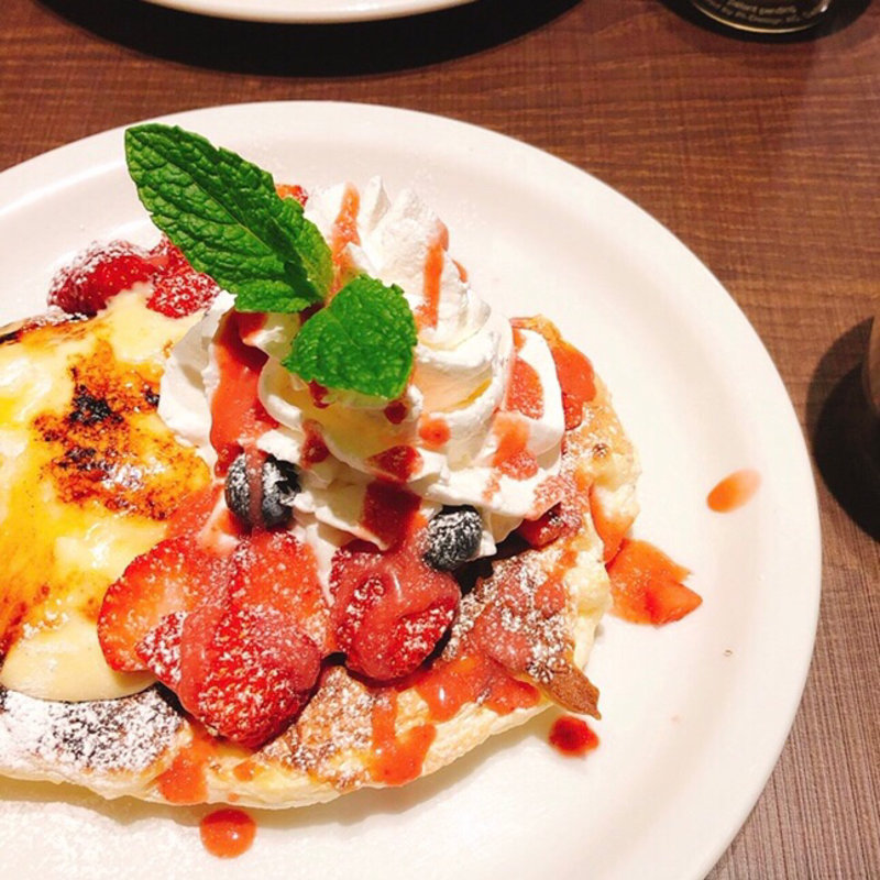 ワッフルパンケーキ 3種のベリー&バナナホイップ(メロウ ブラウン コーヒー 自由が丘本店 （MELLOW BROWN COFFEE）)