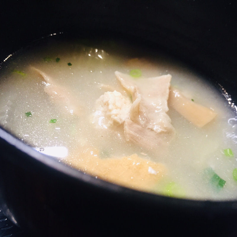 勘八のアラ入り味噌汁(地魚料理 盛喜)