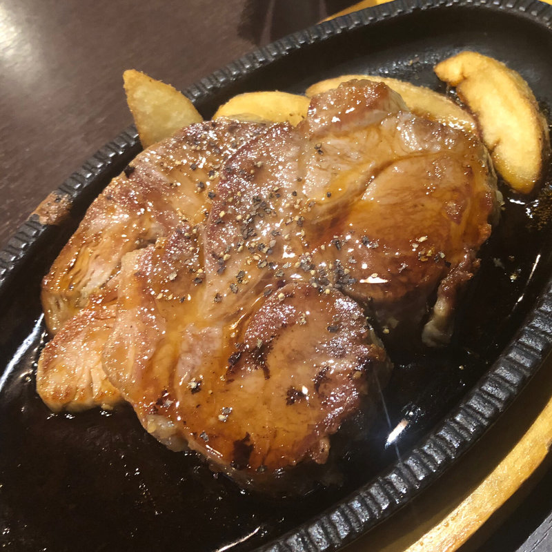 三元豚のポークソテー(熟成肉バル 神保町style 3号店)