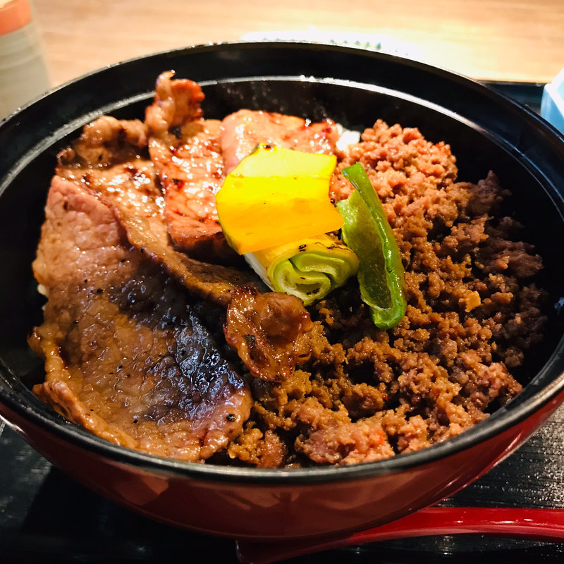 和牛そぼろカルビ丼セット(焼肉とみひさ)