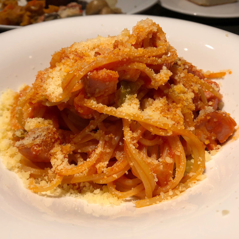 スモーキーベーコンと春キャベツのトマトチーズソース(Casa tua satoh堂島本店)