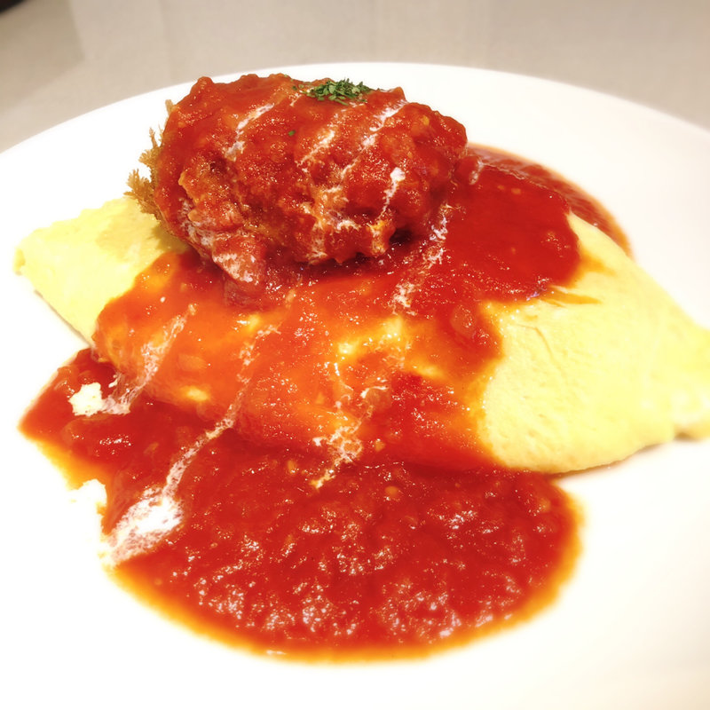 カニクリームコロッケのせトマトソースオムライス（チーズ有）(キッチンエッグス （Kitchen Eggs）)