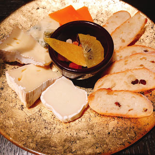 チーズ盛り合わせ(Dining&Bar TABLE9TOKYO)