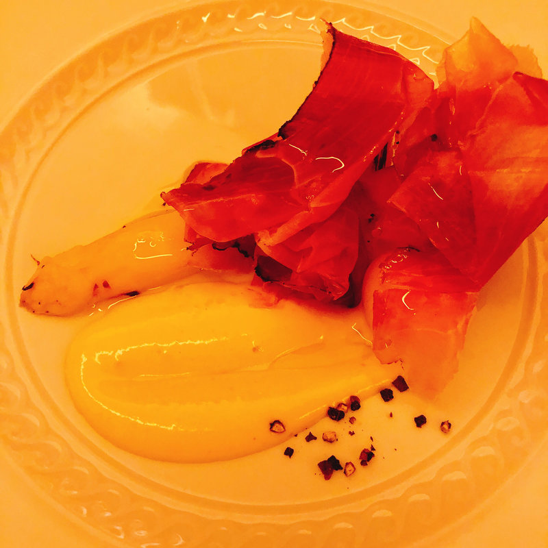 ホワイトアスパラのソテー 生ハムを添えて(ピアット スズキ)