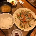 肉野菜炒め定食(やよい軒 水道橋白山通り店)
