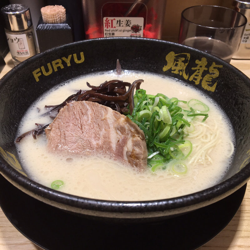 (とんこつラーメン 博多風龍 アメ村店)