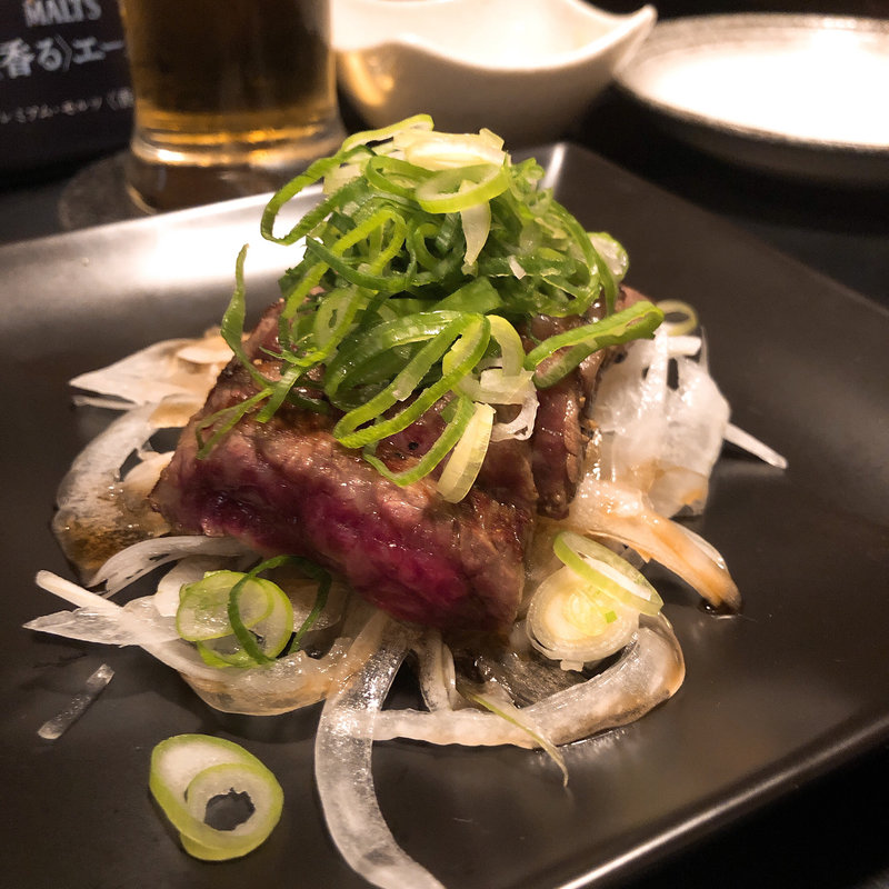 牛炙り大葉ポン酢(新橋 牛もつ DAI)