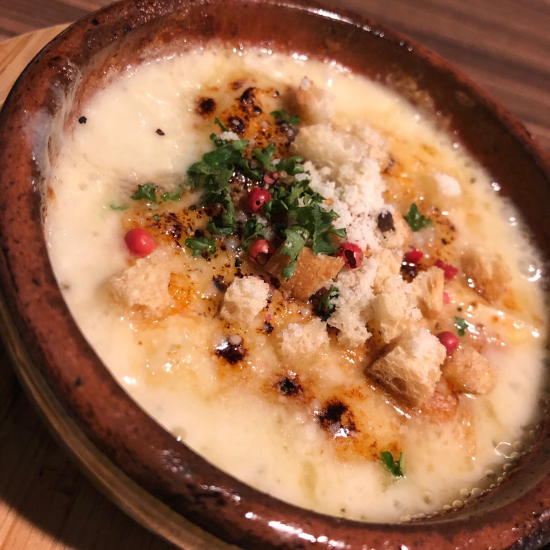 3種類のチーズとじゃがいもの濃厚グラタン(シーフード＆スペインバル アスール)