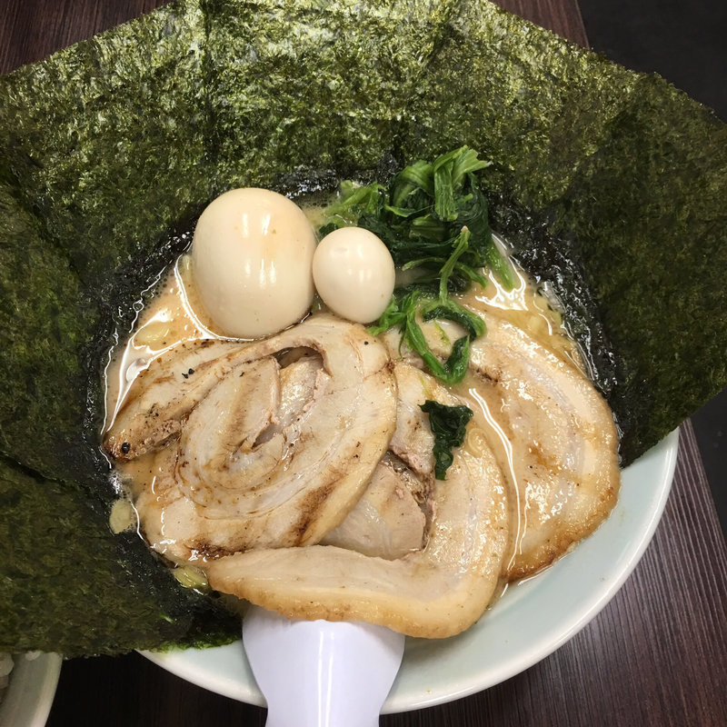 醤油らーめん(横浜家系ラーメン 大阪なんば 魂心家)