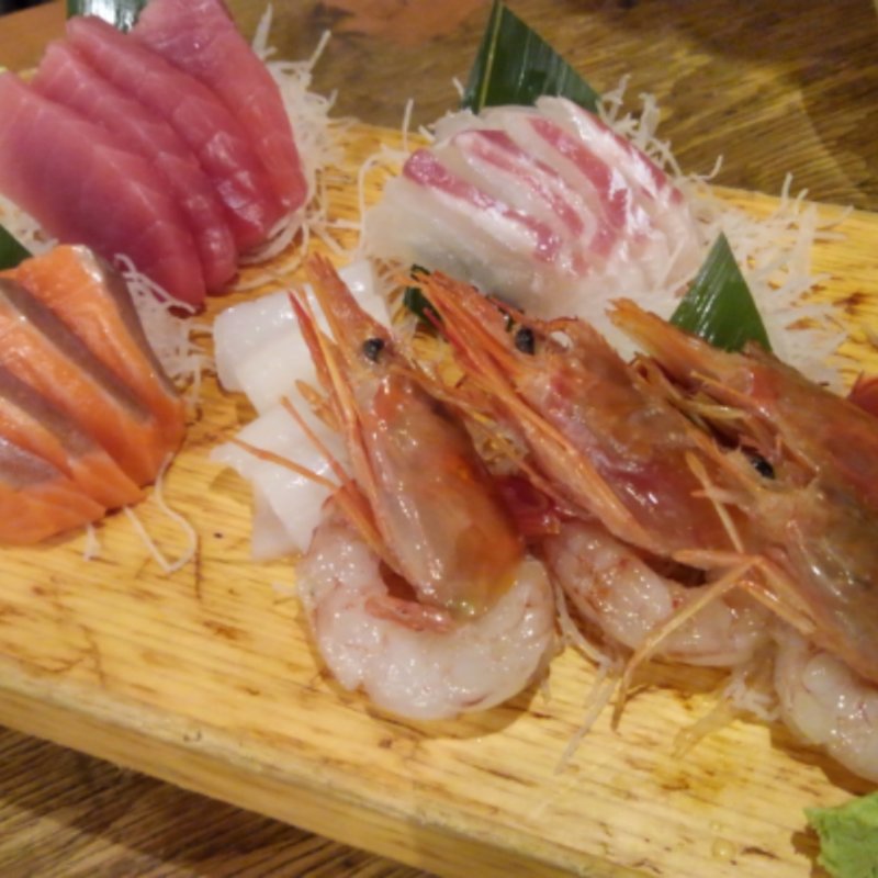 刺身盛り合わせ(上野 アメ屋横丁 トロ函 （トロバコ）)