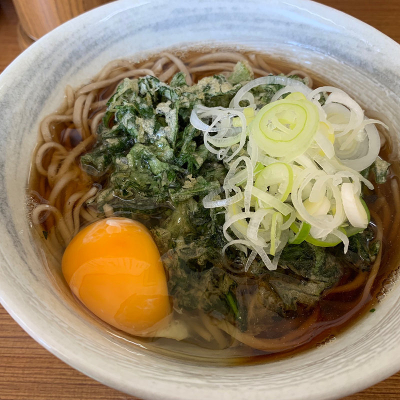 春菊天そば、生卵(たまも )