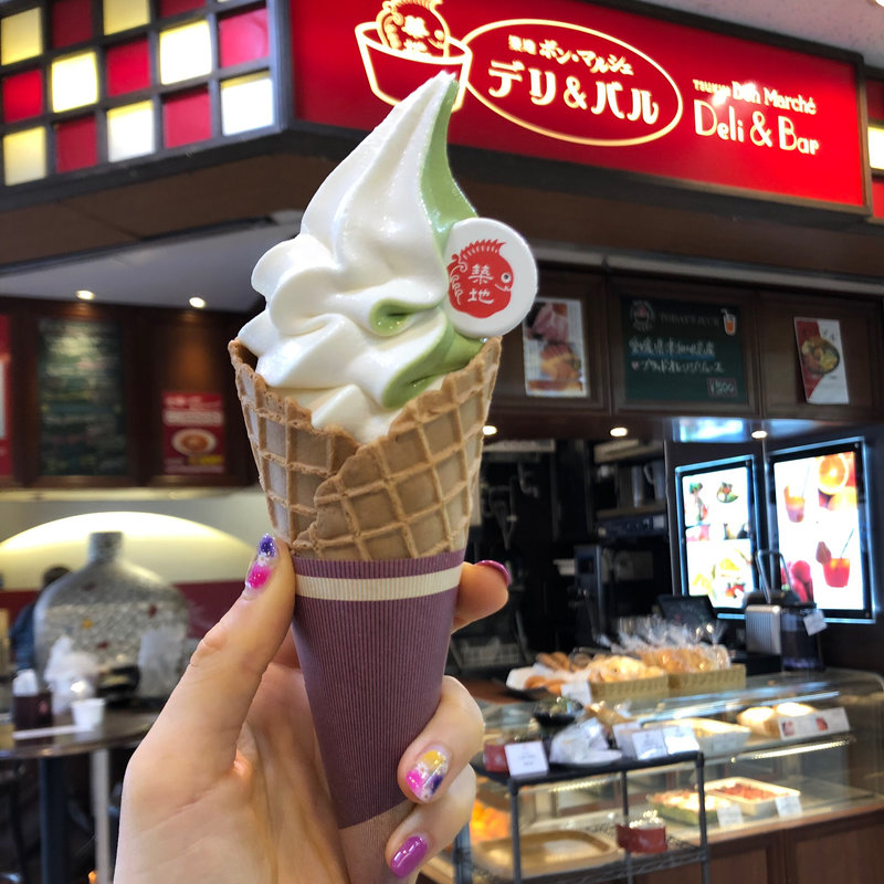 築地濃厚ソフトクリーム 抹茶&ティラミス(築地 ボン・マルシェ デリ & バル)