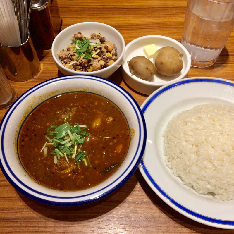 チキン豆カリー＋インド豆のサラダ(エチオピアカリーキッチン 御茶ノ水ソラシティ店)