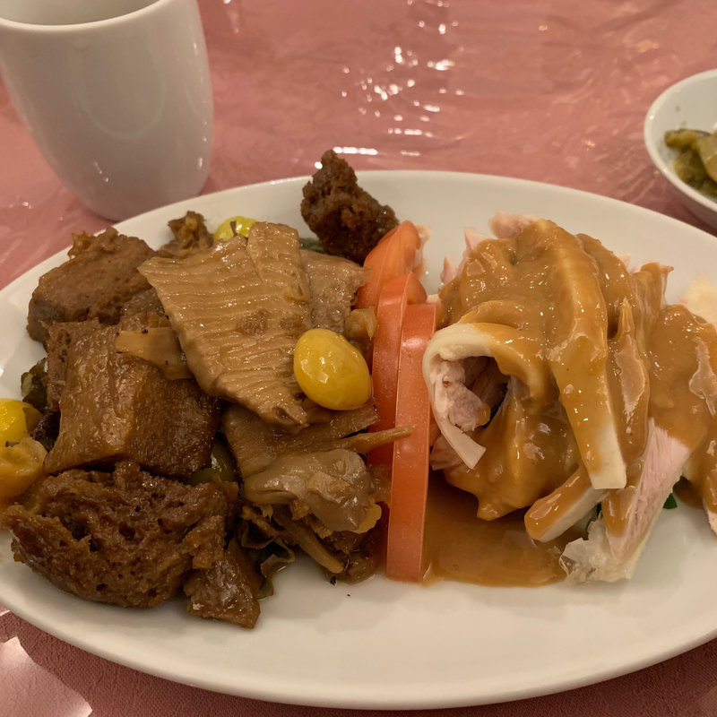 牛もつと蒸し鶏(獅門酒楼)