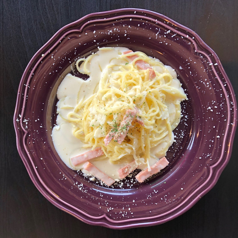 モルタデッラハムと白ねぎのクリームパスタ(イタリアンバイラ)