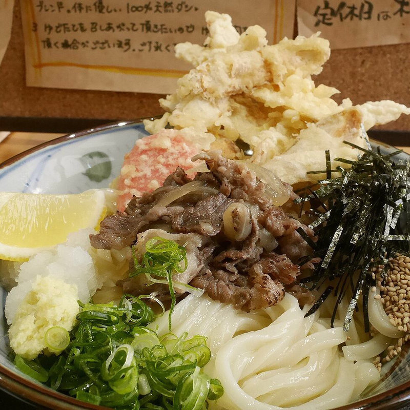 炙り肉ごぼうぶっかけうどん(手打ちうどん　まる泉)