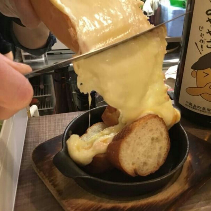 ラクレットチーズ(立呑みビストロ やまもと)