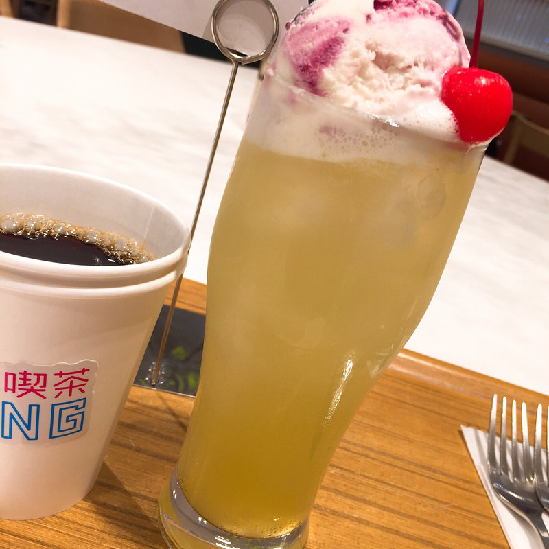 自家製KINGクリームソーダ(ネオ喫茶キング)