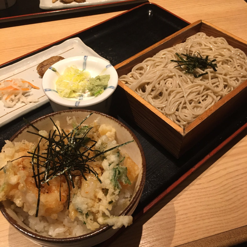 ミニ小海老と三つ葉のかき揚げ丼とそば(そば居酒屋山葵)