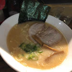 特製醤油麺（豚骨ダシと魚ダシのブレンドスープ）(龍龍)