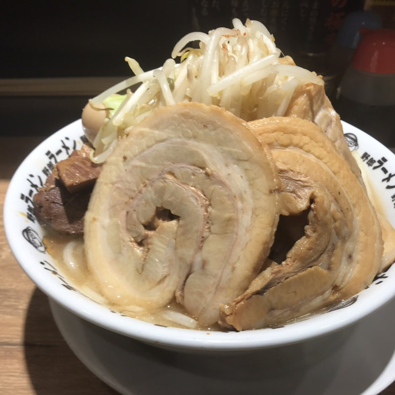 メガ豚野郎ラーメン(野郎ラーメン 新橋駅前店 )