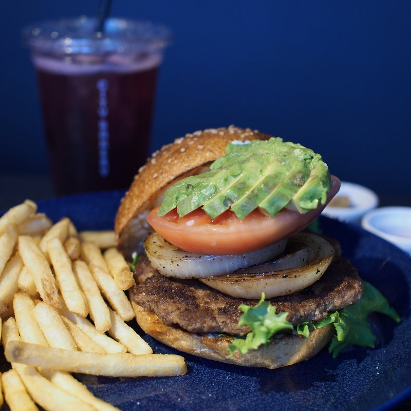 CB Burger (＋アボカド)(THE CITY BAKERY 茶屋町あるこ)