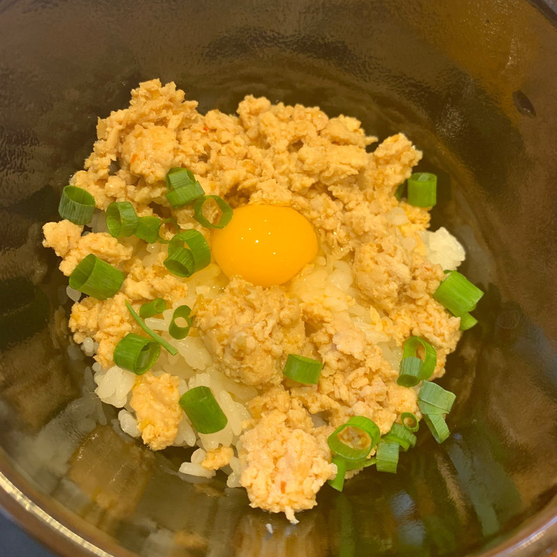 鶏そぼろ丼(メンヤシモヤマ)