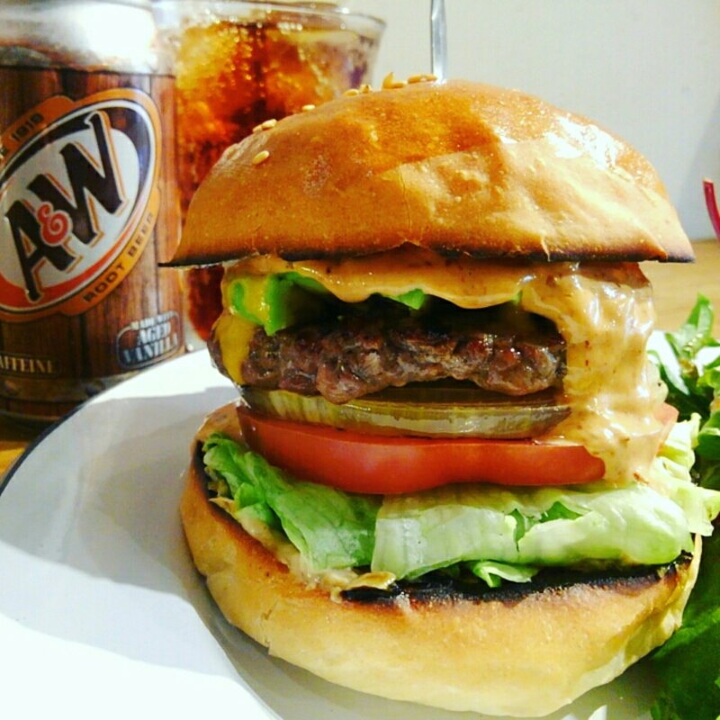 チポトレチーズバーガー＋アボカド(HELLO NEW DAY Hamburger)