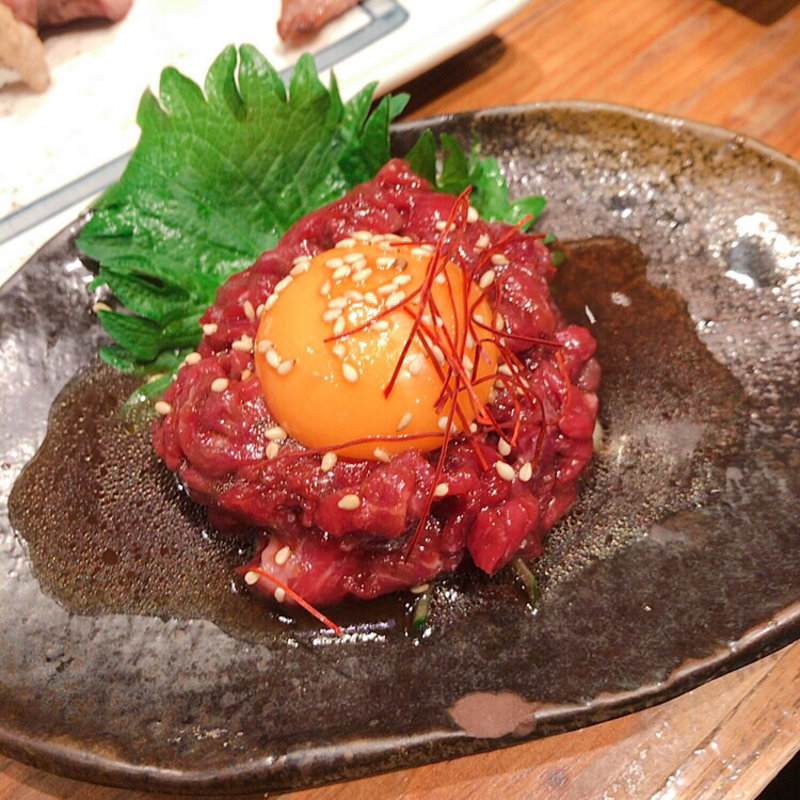 桜ユッケ(もつ焼 大統領 支店)