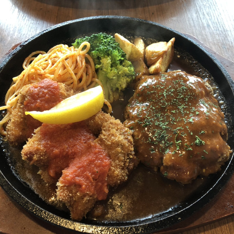 ハンバーグとチキンカツのセット(マッシュ)