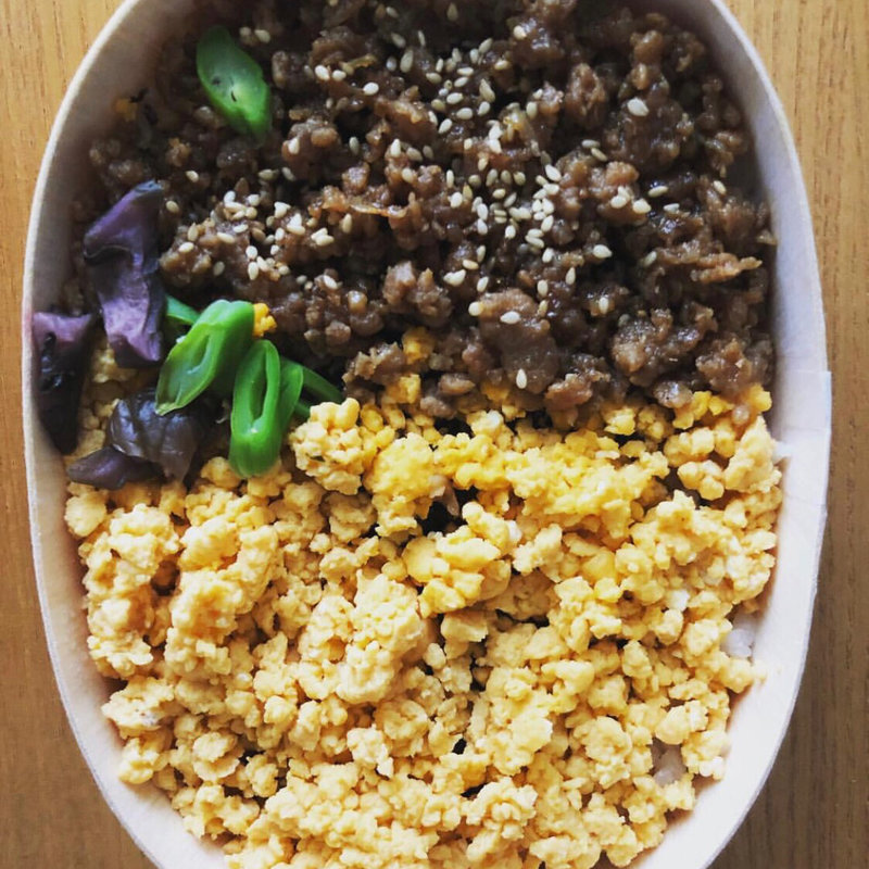 鶏そぼろ丼(やきとり 児玉)