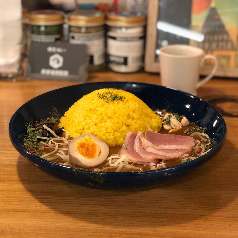 名物 燻製カレー(燻製カレーの表参道燻製堂)