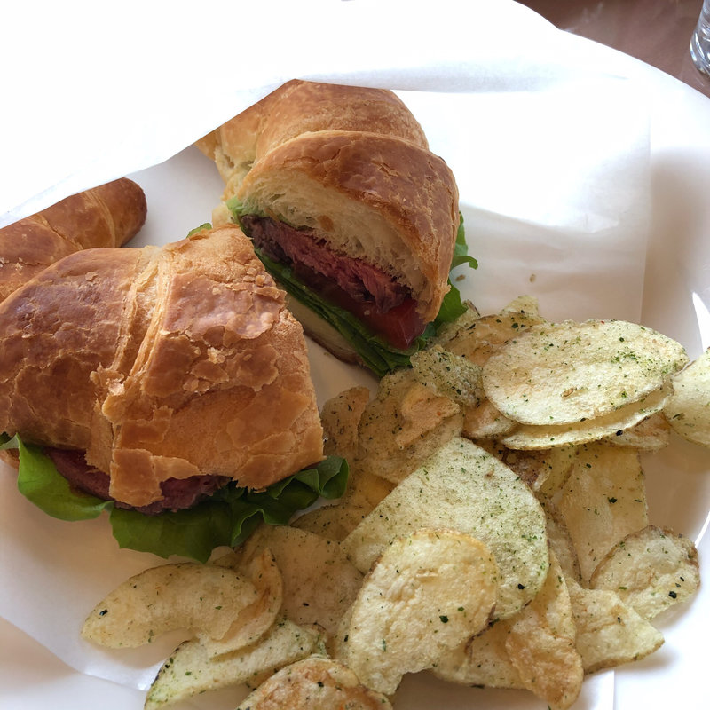 ローストビーフのクロワッサンサンド(カフェテリア・カメリア )