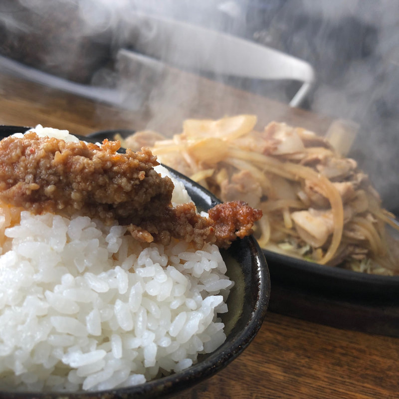 鉄板生姜焼き定食(名菜厨房 やすや)