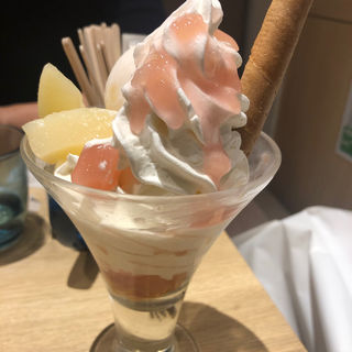白桃パフェ(からふね屋CAFE あべのキューズモール店)