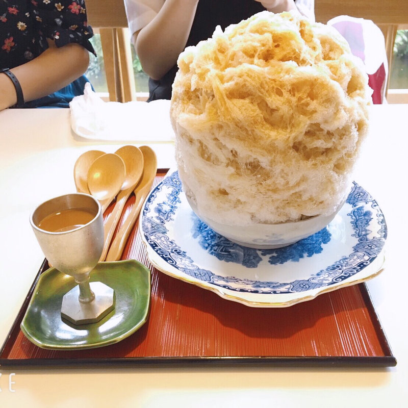 焙じ茶氷(きな粉練乳付き)(お茶と酒　たすき )