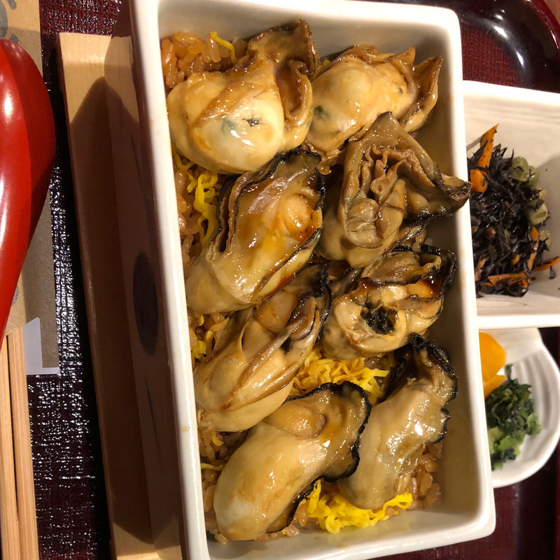 牡蠣の陶箱飯(まめたぬき )