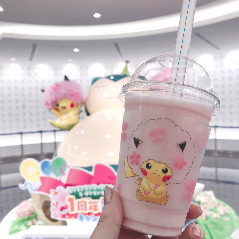 桜アフロのピカチュウ スムージー（ピーチ味）(ポケモンカフェ)