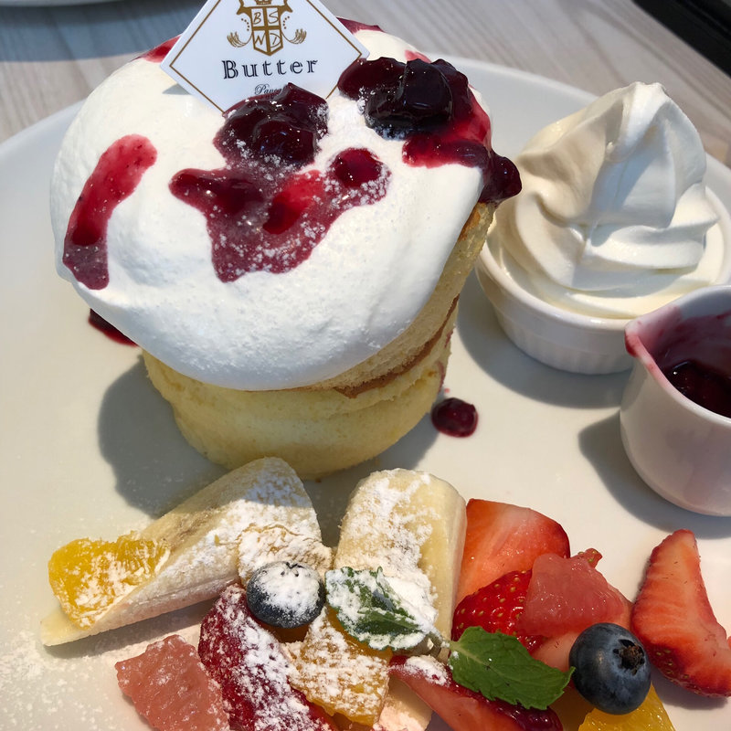 ミックスベリーのホワイトタワー(Butter 横浜ベイクォーター)