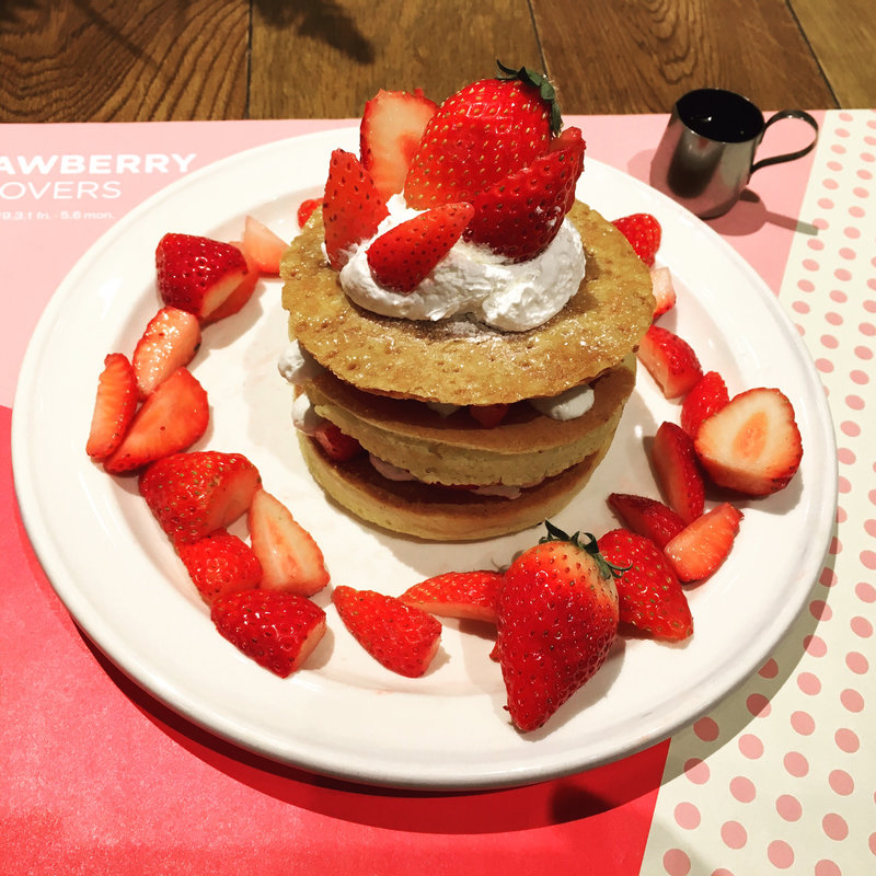ストロベリーミルフィーユパンケーキ(J.S. PANCAKE CAFE マークイズみなとみらい店)