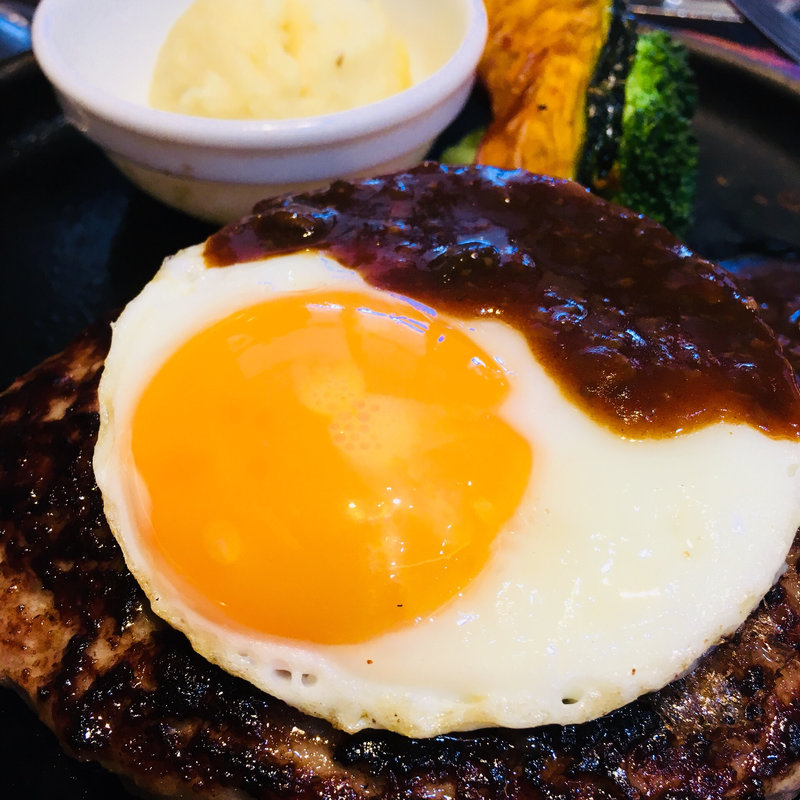 目玉焼きハンバーグステーキ(18½ Steakhouse入間)