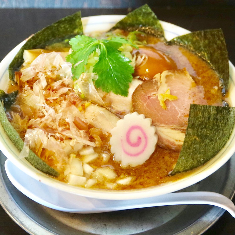 焼きあじの魚介豚骨全部のせ(麺奏 弥栄 （iyasaka）)