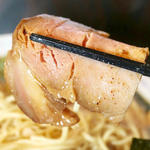 焼きあじの魚介豚骨全部のせ(麺奏 弥栄 （iyasaka）)