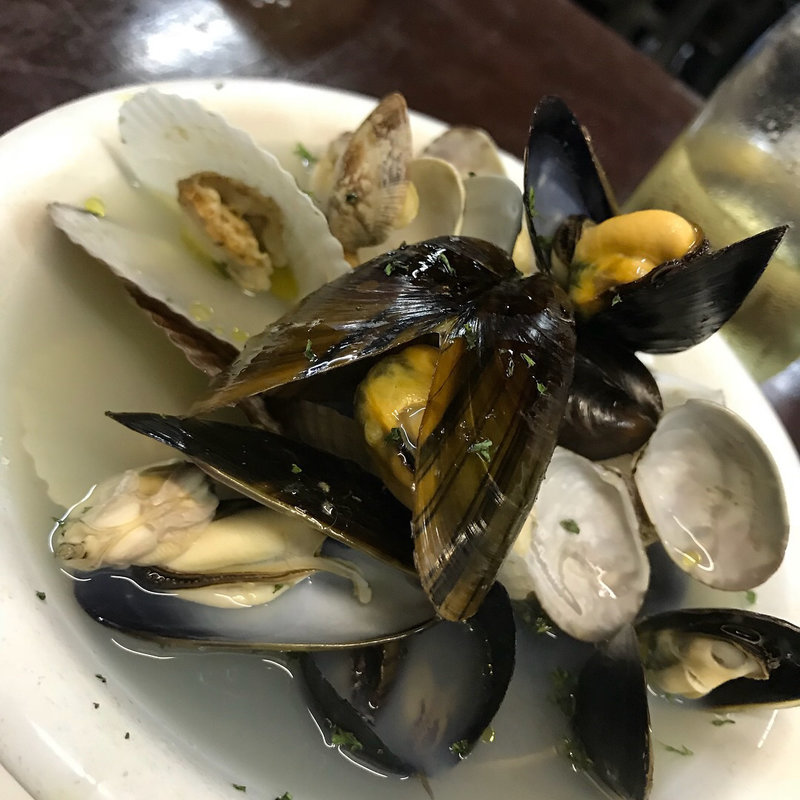 いろいろな貝の白ワイン蒸し(裏ヒロヤ （裏HIROYA）)