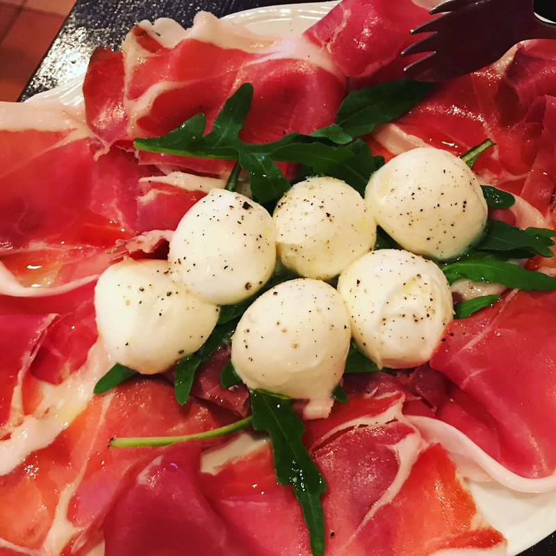 生ハムとモッチァレラ(PIZZERIA FORTISSIMO)